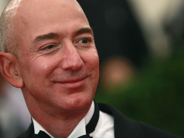 Jeff Bezos lên bục người giàu nhất mọi thời đại