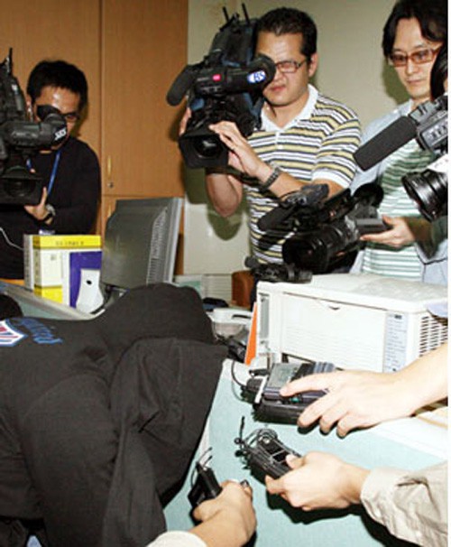 Sau ánh hào quang đáng ghen tị, mấy ai biết được các nghệ sĩ từng phải đối mặt với những cuộc tấn công độc ác của antifan