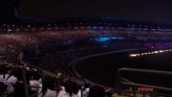 Sau ánh hào quang đáng ghen tị, mấy ai biết được các nghệ sĩ từng phải đối mặt với những cuộc tấn công độc ác của antifan