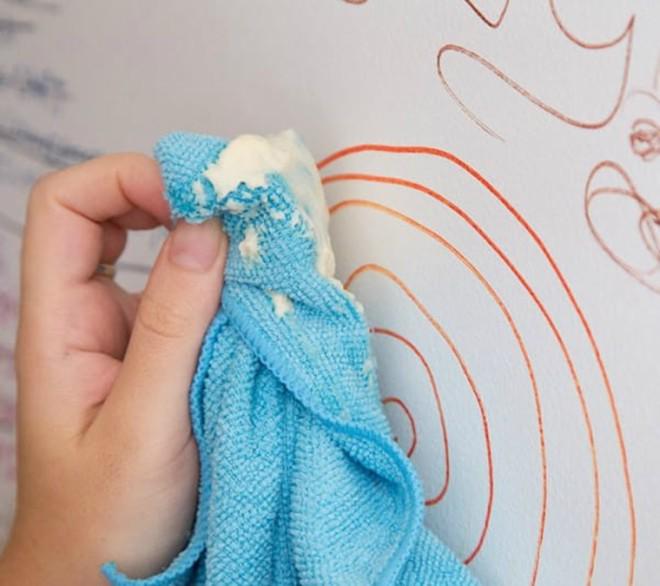 Cách tự chế nước lau tường nhà sạch bong sáng loáng Cách tự chế nước lau tường nhà sạch bong sáng loáng