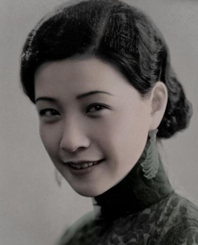 Nữ minh tinh huyền thoại Trung Quốc tự sát, 12 nhân vật quyền lực tự nguyện khiêng quan tài