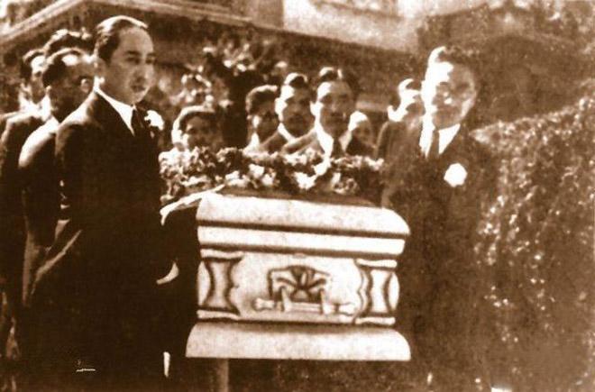 Nữ minh tinh huyền thoại Trung Quốc tự sát, 12 nhân vật quyền lực tự nguyện khiêng quan tài