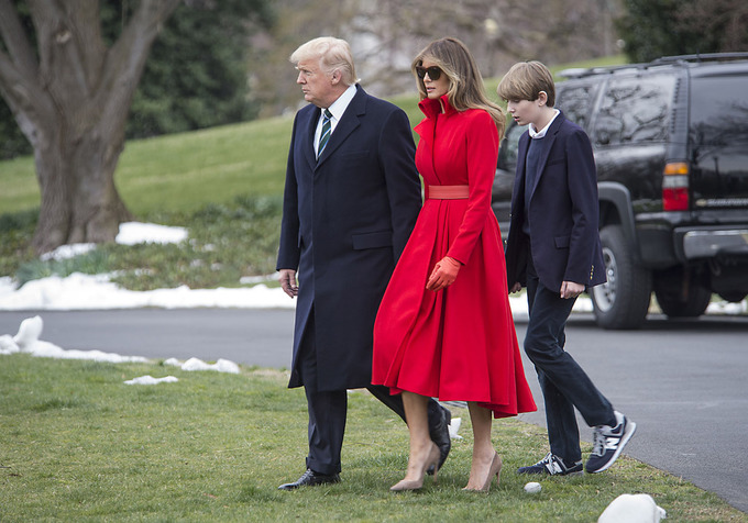 Khoảnh khắc thời trang nổi bật của bà Melania Trump trong năm qua