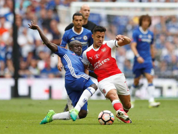 Arsenal dùng Sanchez đấu Chelsea giữa tin đồn tới Man City