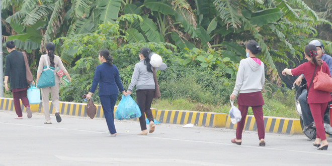 Xe tang kẹt tại BOT Sóc Trăng