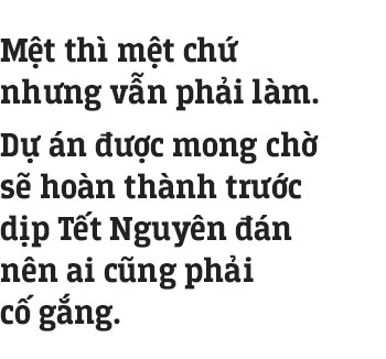 Những công nhân thâu đêm nạo vét hồ Gươm trong cái rét 10 độ C ở Hà Nội: Uống tách trà nóng, cười một cái rồi làm tiếp! Những công nhân thâu đêm nạo vét hồ Gươm trong cái rét 10 độ C ở Hà Nội: Uống tách trà nóng, cười một cái rồi làm tiếp!