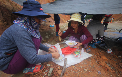 Dân dựng lều phản đối thi công dự án nước sạch nghìn tỷ