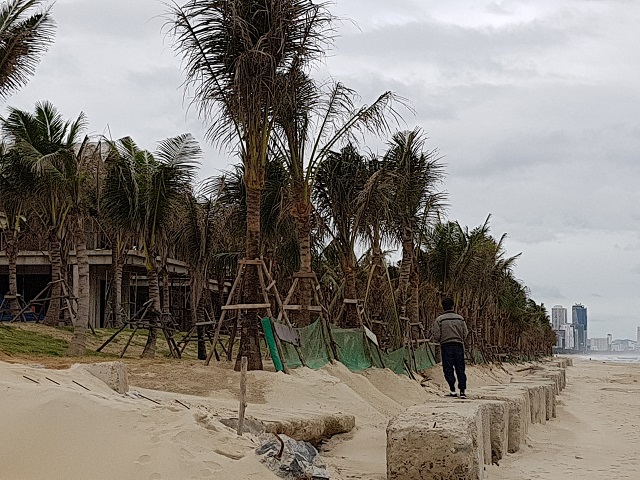 Đà Nẵng: Chống lệnh chính quyền, xây hàng chục biệt thự lấn biển