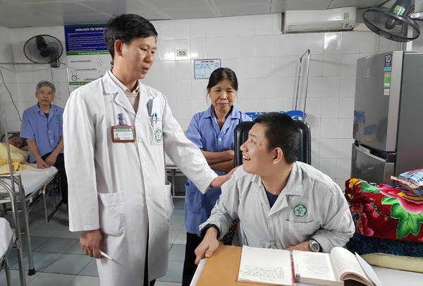 Kỳ diệu: Hồi phục sau 9 năm sống thực vật nhờ tình yêu