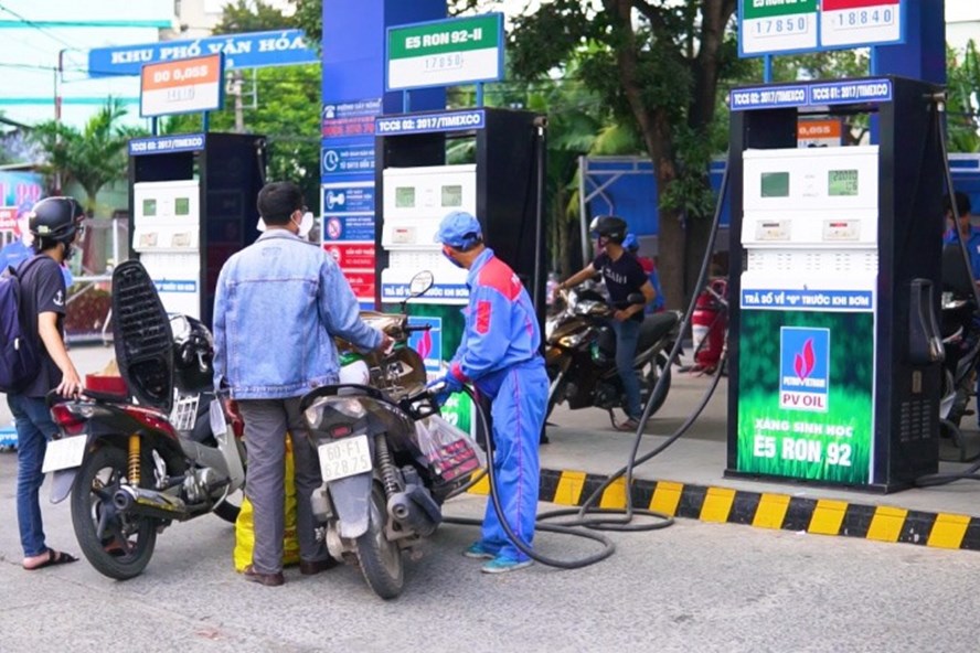 Xăng sinh học E5 RON 92 rẻ hơn xăng RON 95 gần 2.000 đồng/lít