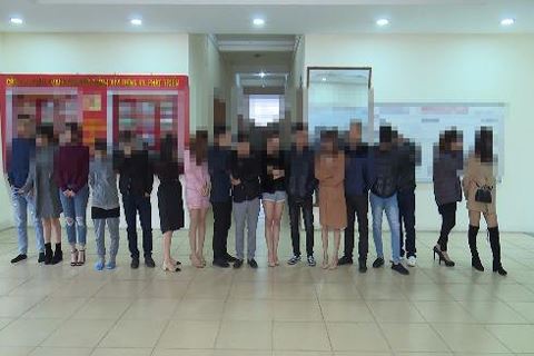 Bắt quả tang hàng chục nam nữ thanh niên bay lắc