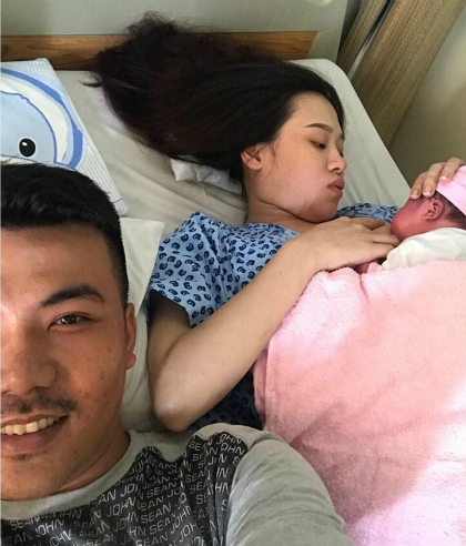 Anh chồng Sài Gòn sợ run đỡ đẻ cho vợ trên taxi