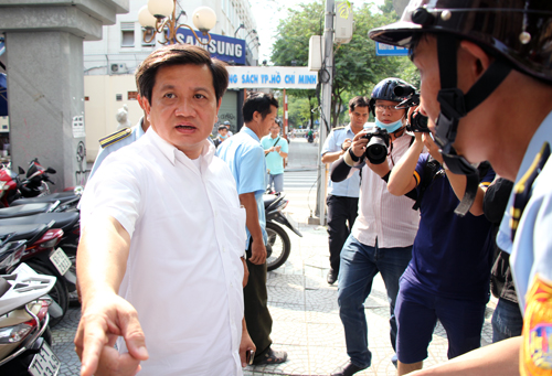 Ông Đoàn Ngọc Hải đình chỉ 48 bãi giữ xe sân sau của quận 1