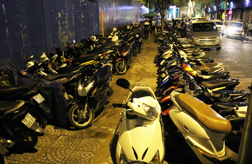 Ông Đoàn Ngọc Hải đình chỉ 48 bãi giữ xe sân sau của quận 1