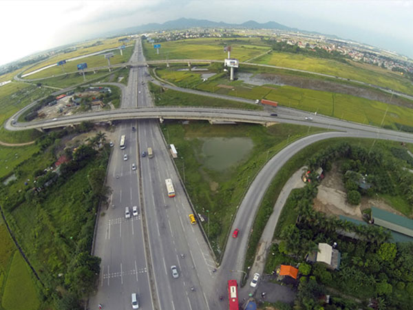 Camera tố 1.000 tài xế vi phạm trên cao tốc dài nhất Việt Nam