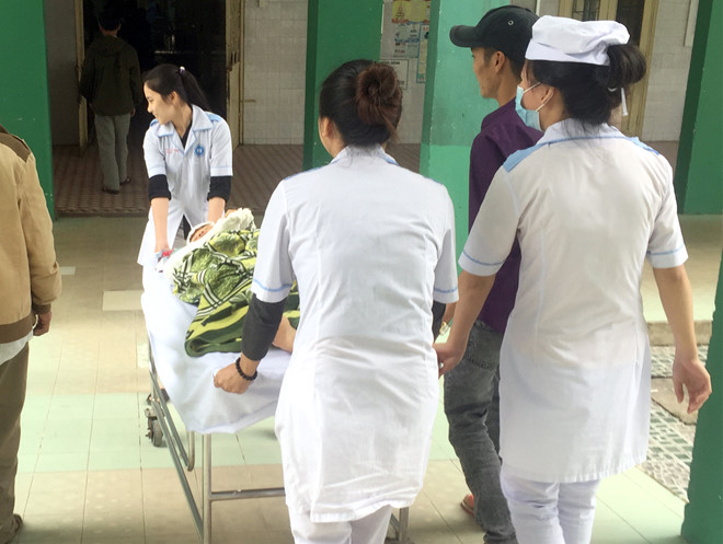 Người phụ nữ U60 chém hàng xóm trọng thương rồi uống thuốc diệt cỏ tự tử