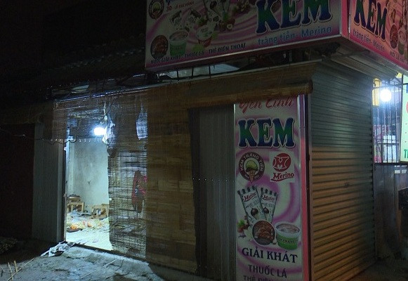 Tưới xăng, ôm bạn gái tự thiêu sau bữa cơm tối