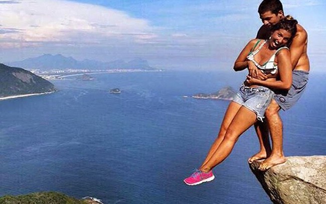 Mải tạo dáng chụp ảnh sống ảo bên mỏm đá, người đàn ông mất thăng bằng, ngã xuống tử vong đúng ngày sinh nhật