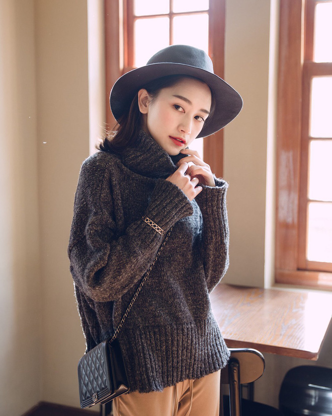 Trời lạnh thế này, thiếu gì thì thiếu chứ không thể thiếu áo len cổ lọ Trời lạnh thế này, thiếu gì thì thiếu chứ không thể thiếu áo len cổ lọ