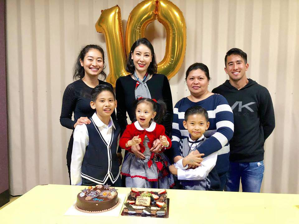 Hoa hậu Hà Kiều Anh rạng rỡ bên chồng đại gia trong ngày sinh nhật con trai tròn 10 tuổi