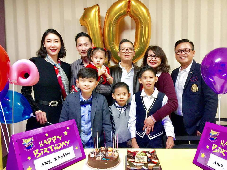 Hoa hậu Hà Kiều Anh rạng rỡ bên chồng đại gia trong ngày sinh nhật con trai tròn 10 tuổi