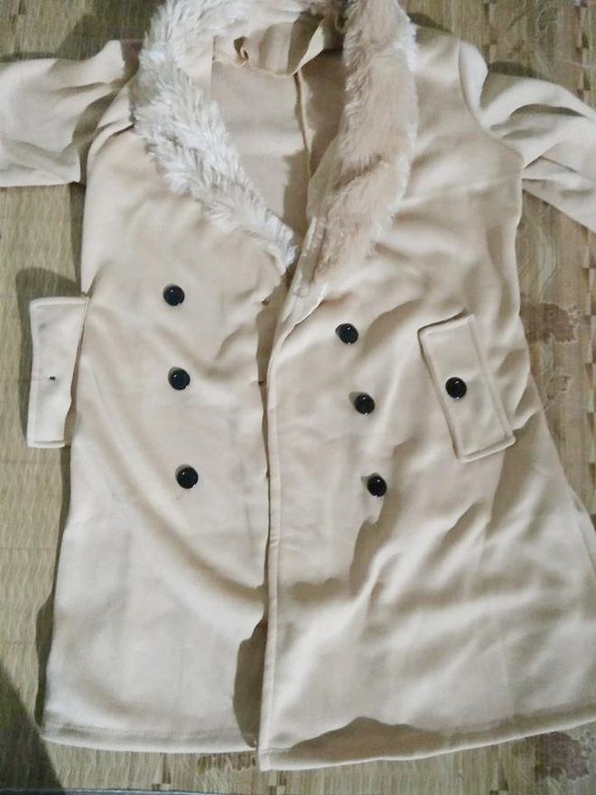 Hí hửng đặt online áo dạ cổ lông sang chảnh diện Tết, bà mẹ trẻ nhận hàng thật mỏng tanh như bánh cuốn