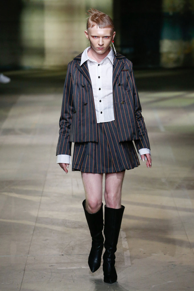 Loạt trang phục khó hiểu tại tuần lễ thời trang thu đông 2018