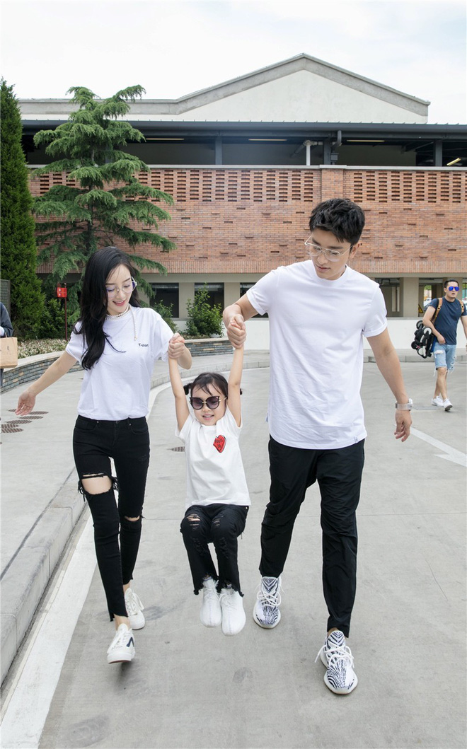 Vì những khoảnh khắc tình tứ này, Lý Tiểu Lộ khiến fan phẫn nộ khi ngoại tình với PGone