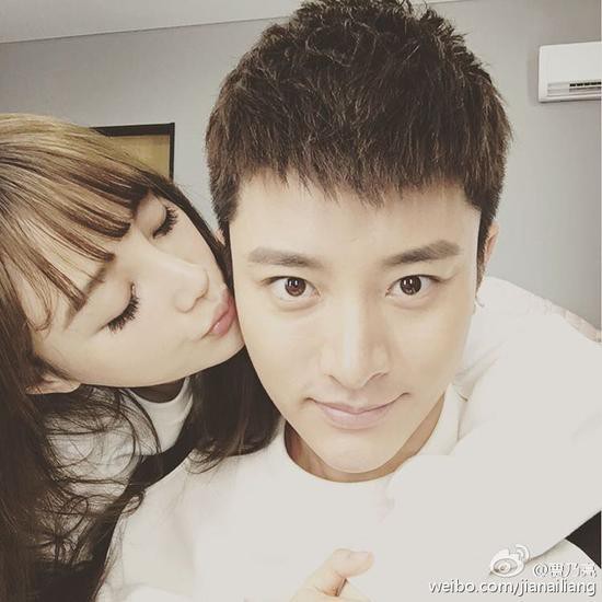 Vì những khoảnh khắc tình tứ này, Lý Tiểu Lộ khiến fan phẫn nộ khi ngoại tình với PGone