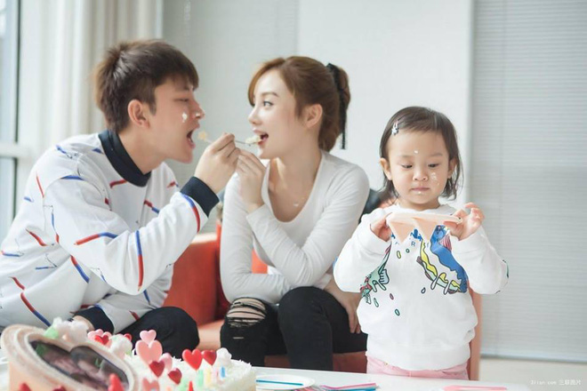 Vì những khoảnh khắc tình tứ này, Lý Tiểu Lộ khiến fan phẫn nộ khi ngoại tình với PGone