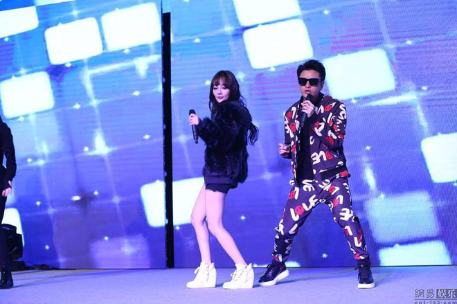 Vì những khoảnh khắc tình tứ này, Lý Tiểu Lộ khiến fan phẫn nộ khi ngoại tình với PGone