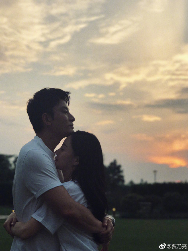 Vì những khoảnh khắc tình tứ này, Lý Tiểu Lộ khiến fan phẫn nộ khi ngoại tình với PGone