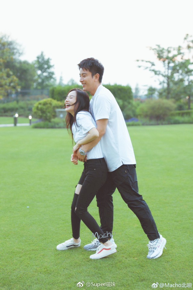 Vì những khoảnh khắc tình tứ này, Lý Tiểu Lộ khiến fan phẫn nộ khi ngoại tình với PGone