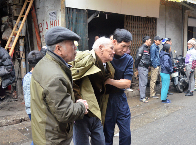 Nam thanh niên xông vào lửa cứu người mắc kẹt ở nhà 4 tầng