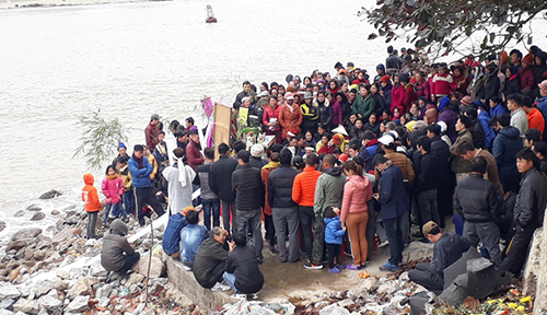 Nỗi đau ở làng biển khi nhiều tàu cá bị sóng dữ nhấn chìm