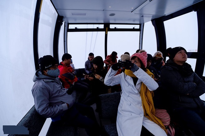 Fansipan bị bao phủ bởi băng giá