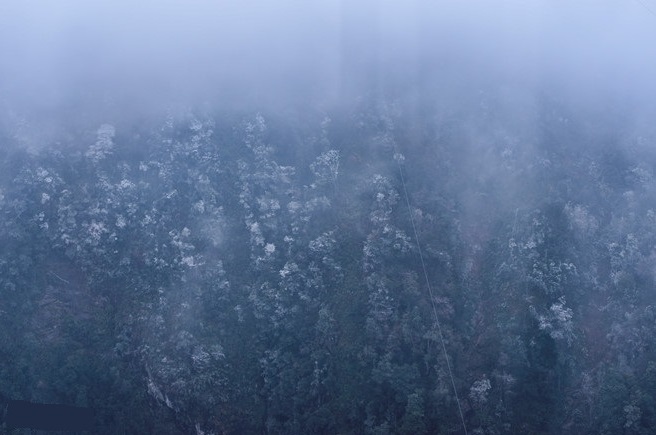 Fansipan bị bao phủ bởi băng giá