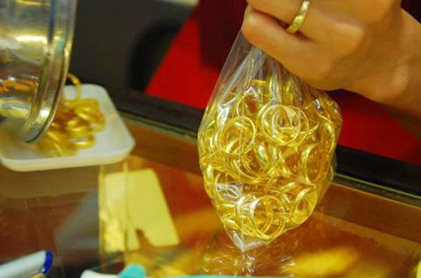Giá vàng hôm nay 11/1: USD lao dốc, vàng vọt lên đỉnh 4 tháng Giá vàng hôm nay 11/1: USD lao dốc, vàng vọt lên đỉnh 4 tháng