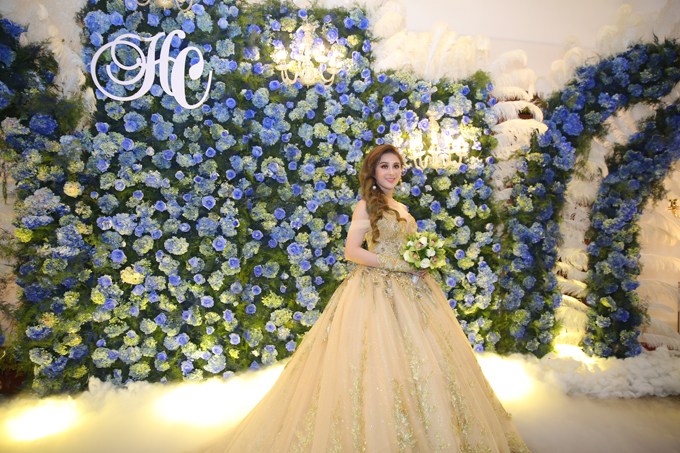 Lâm Khánh Chi được Long Nhật hôn má trong đám cưới