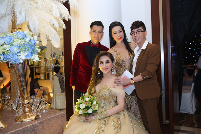 Lâm Khánh Chi được Long Nhật hôn má trong đám cưới