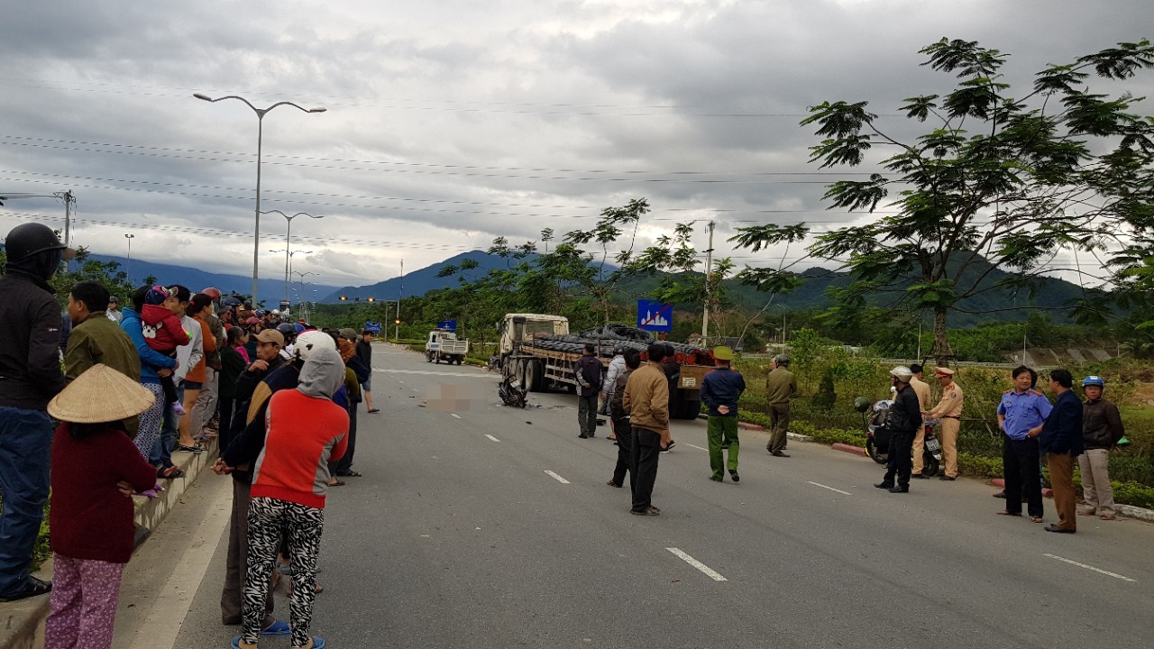 Đà Nẵng: Xe tải va chạm với xe máy, nữ sinh đại học sinh năm 1996 tử vong thương tâm