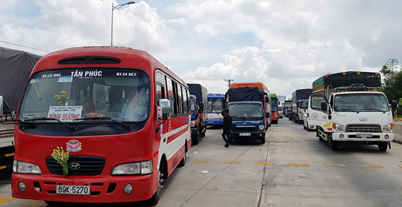Vừa thu phí được 30 phút, trạm BOT Sóc Trăng đã bị bịt kín