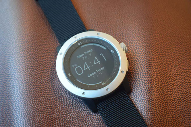 Smartwatch sử dụng nhiệt cơ thể để sạc pin