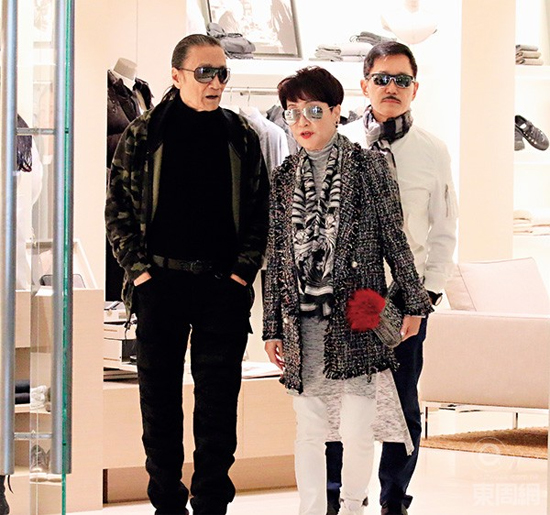 Chia tay cô bồ kém 49 tuổi, bố Tạ Đình Phong tới hàn huyên với vợ cũ