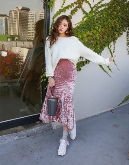 Nàng công sở muốn diện đồ nhung mà không bị già thì chẳng thể bỏ qua 3 bí kíp sau Nàng công sở muốn diện đồ nhung mà không bị già thì chẳng thể bỏ qua 3 bí kíp sau