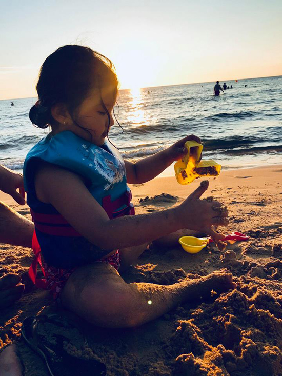 Vợ chồng Jennifer Phạm đưa hai con đi nghỉ dưỡng ở Phú Quốc