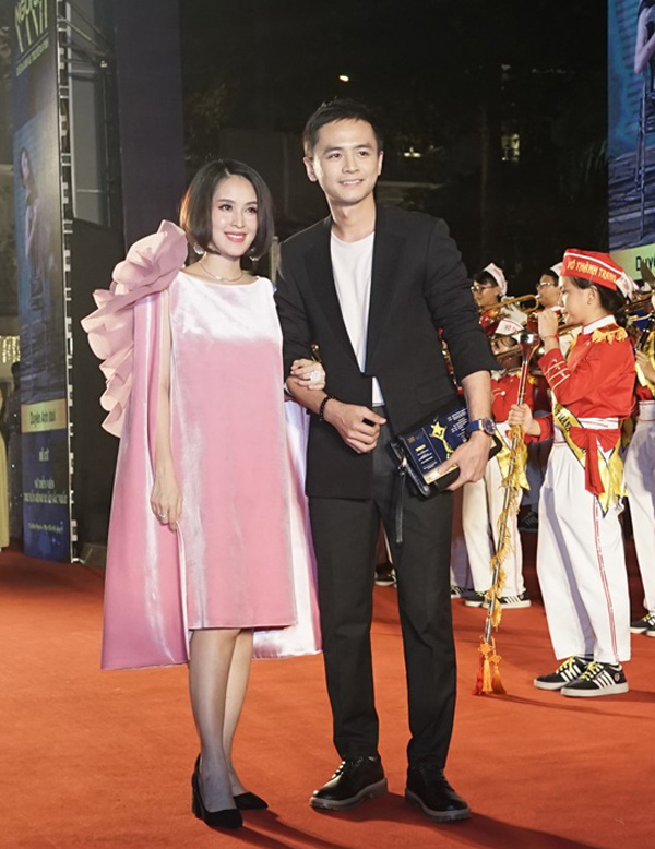 HHen Niê dự thảm đỏ sau khi đoạt ngôi hoa hậu