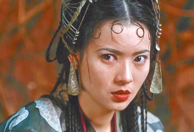 Cuộc sống bi đát của ngọc nữ Hồng Kông Lam Khiết Anh: Nhặt thức ăn thừa, sống nhờ trợ cấp Cuộc sống bi đát của ngọc nữ Hồng Kông Lam Khiết Anh: Nhặt thức ăn thừa, sống nhờ trợ cấp