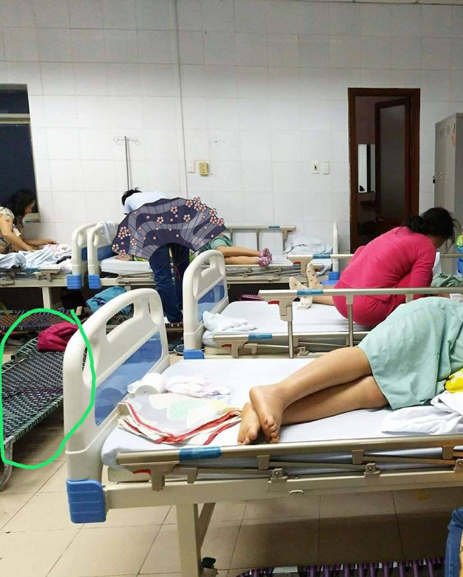 Chuyện chồng thuê giường gấp cho vợ mới đẻ nằm, ép nhường giường bệnh viện cho bà nội ngủ cùng cháu khiến chị em dậy sóng Chuyện chồng thuê giường gấp cho vợ mới đẻ nằm, ép nhường giường bệnh viện cho bà nội ngủ cùng cháu khiến chị em dậy sóng