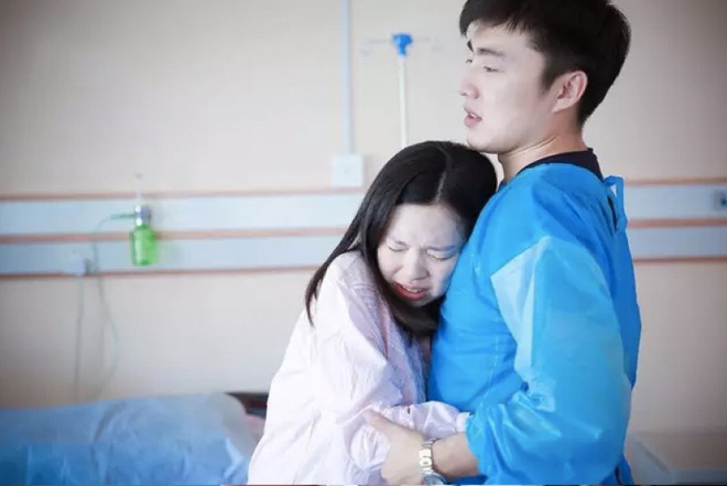 Chuyện chồng thuê giường gấp cho vợ mới đẻ nằm, ép nhường giường bệnh viện cho bà nội ngủ cùng cháu khiến chị em dậy sóng